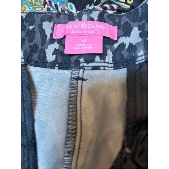 Isaac Mizrahi 14 Women's Stretch 5 Inch Tailored Trouser Shorts in a distressed - Picture 6 of 7